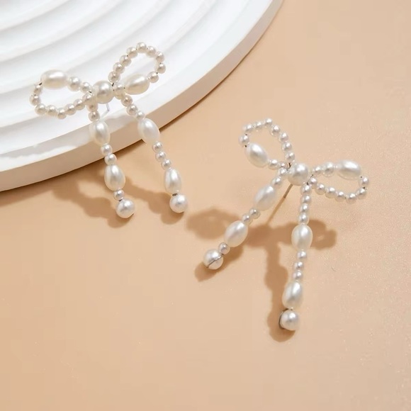 Pearl Bow Earrings - Picture 3 of 4